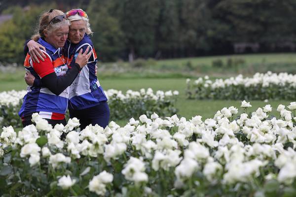 Over 7,400 roses laid out in memory of lives lost to coronavirus