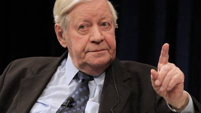 Tributes for late former West German leader Helmut Schmidt