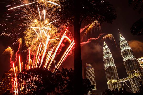 New Year celebrations begin around the world as some  cities tighten security