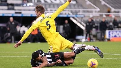 Callum Wilson penalty rescues point for Newcastle against 10-man Fulham