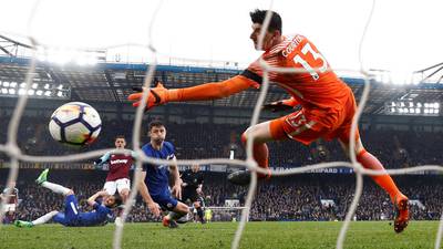 Javier Hernandez snatches vital point for West Ham at Chelsea