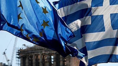 Greek economy defies forecasts and grows by 0.8%