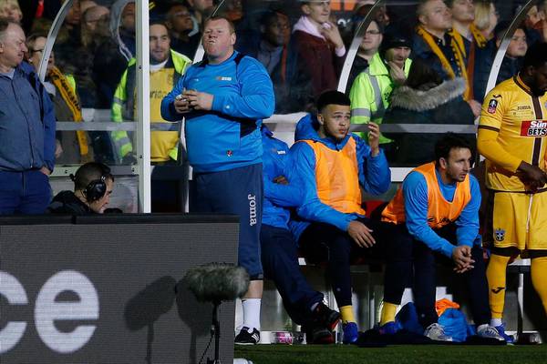 Wayne Shaw resigns from Sutton United following pie incident
