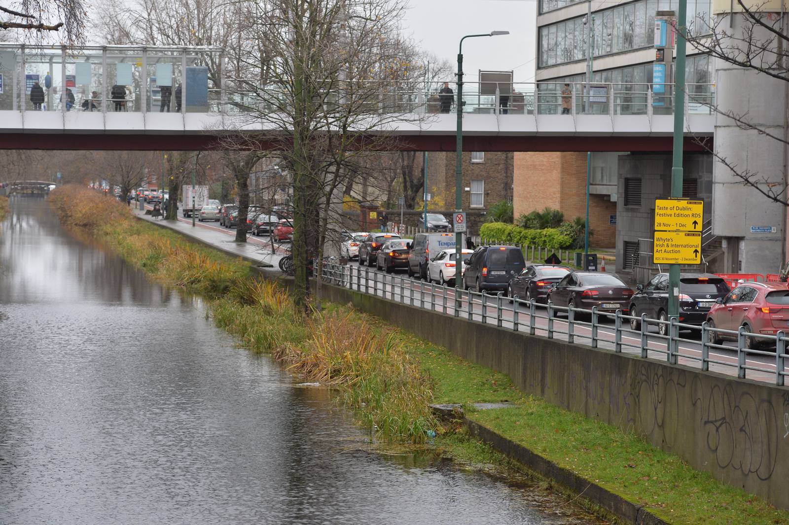 27/11/2019 - NEWS - Backed up Traffic on Dublins Grand Canal near Portobello in Dublin  due to the Tractor Protest by Farmers in Dublin City Centre
Photograph: Alan Betson / The Irish Times