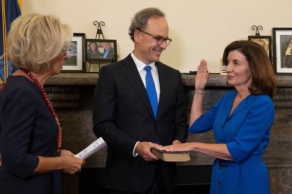 Kathy Hochul sworn in as New York’s first female governor