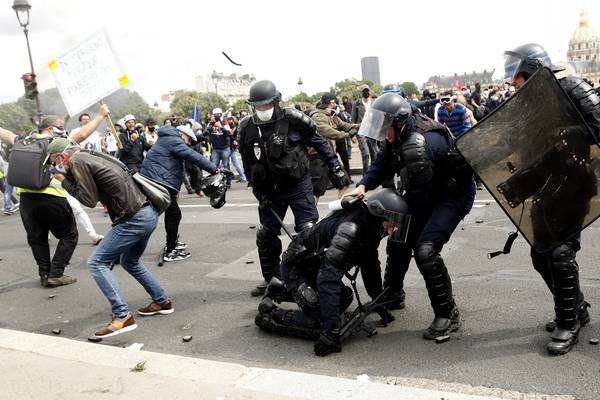 Coronavirus: Violent scenes at protest by French healthcare workers