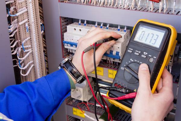 Court hears minimum pay order for eletricians could cost jobs