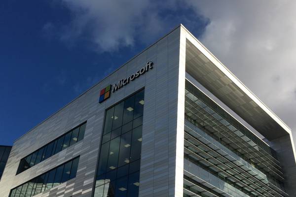 Microsoft beats estimates for revenue and profits in first quarter