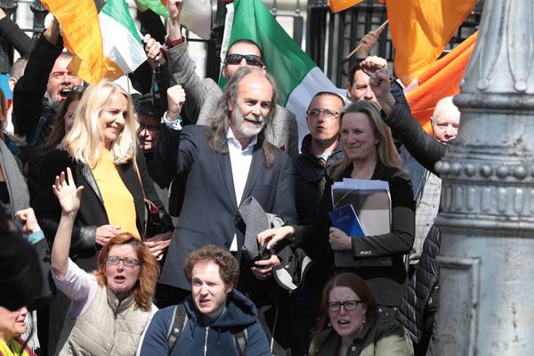 Covid-19: Questions raised over Garda response to Debenhams and Four Courts protests