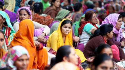 At least six die in standoff at Indian  ashram