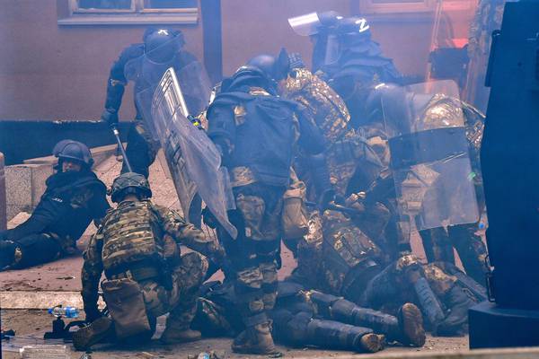 Nato condemns ‘totally unacceptable’ clashes with Serbs in Kosovo