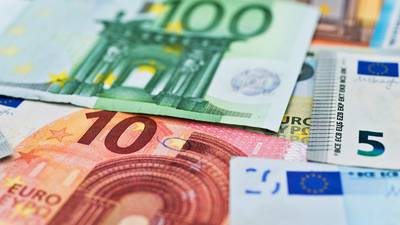 Euro hit by bets ECB monetary policy will diverge from major peers