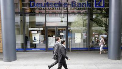 Deutsche Bank suspends several traders