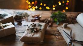 Give presence, wrap wine in socks – tips for a minimalist Christmas