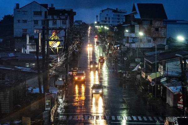 Typhoon Mangkhut lashes Philippines with wind and rain