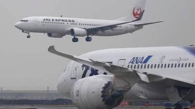 Japan Airlines divert two  Dreamliner flights due to new  glitches