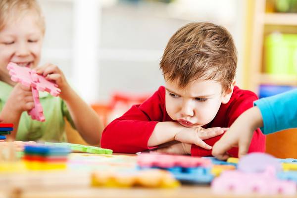 My 5-year-old son struggles when socialising with other kids in groups