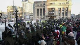 Canada protests: 100 arrested as police move in on truck blockade