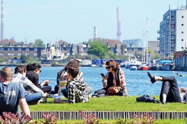 Sunny weekend ahead as temperatures rise to 25 degrees