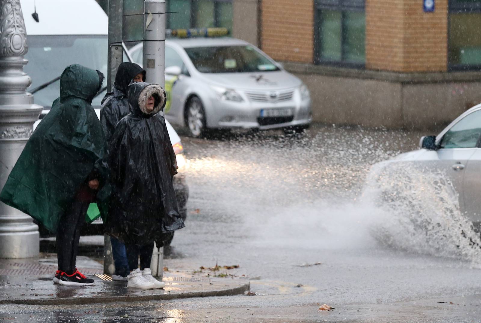 27/11/2018. People wait at a pedestrain crossing during a downpour in Dublin. Photo: Laura Hutton/Collins Photo Agency