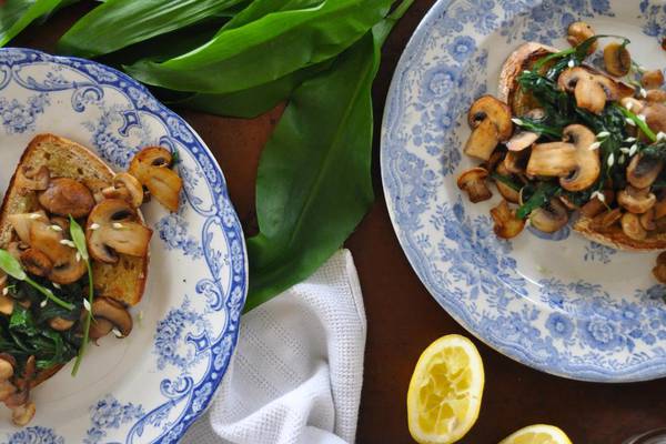Fried mushrooms and wild garlic on lovely, buttered toast