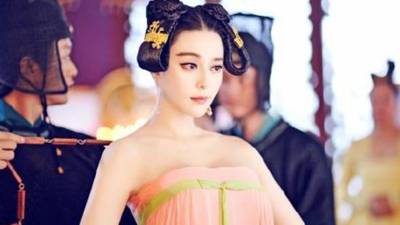 Cleavage removed from ‘Empress of China’