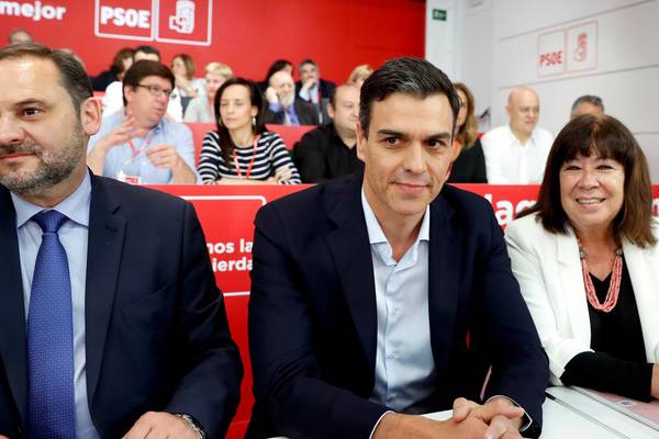 Socialists scramble to gather support for motion against Mariano Rajoy