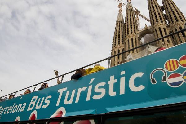 Airbnb faces crackdown on illegal apartment rentals in Barcelona