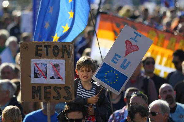 Hundreds of thousands march in support of second Brexit vote