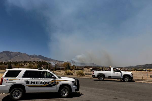 Thousands flee fast-spreading wildfire in New Mexico