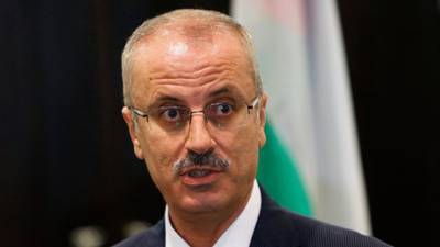 Palestinian prime minister  offers to resign just two weeks after being sworn in