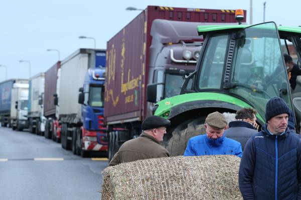 Farmers mount 12-hour Aldi blockade and warn of more beef price protests