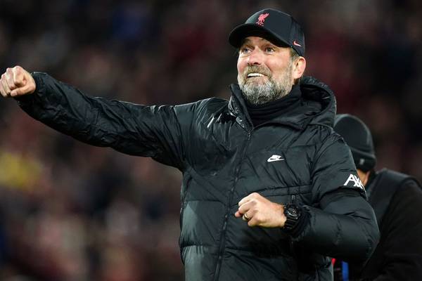 Jürgen Klopp extends his Liverpool contract by two years to 2026