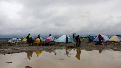 Macedonia returns migrants to Greece ahead of summit