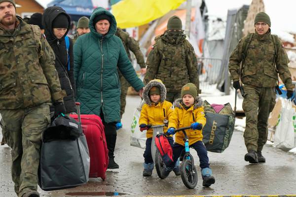 Estimated 30,000 refugees cross the border back into Ukraine each day