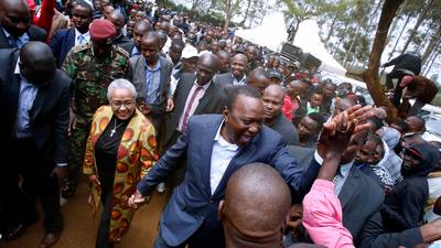 Uhuru Kenyatta takes early lead as Kenya vote count begins
