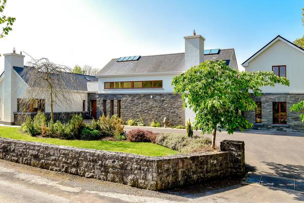 Chip in €975,000 for golf-crazy house in Galway