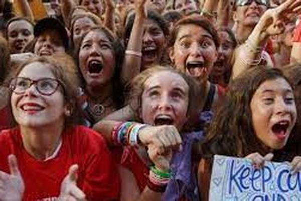 When girls scream together: A front row view of the fangirl experience
