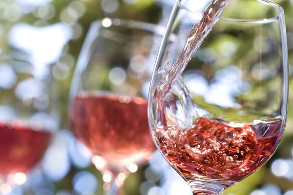 Pale pink or cherry-red? Dry or sweet? How to choose the right rosé