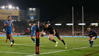 New Zealand take advantage of questionable yellow to blow France away
