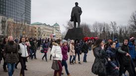 Clashes over toppling of Lenin statues typify east-west tensions in Ukraine