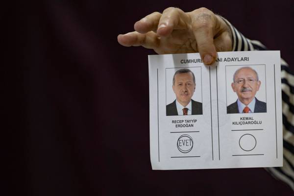 Erdogan takes lead as polls close in Turkey’s presidential runoff election