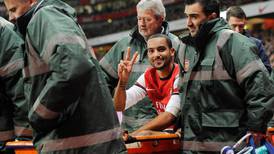 Theo Walcott  ruled out for six months