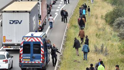 French public and political class afraid  to address migrant crisis
