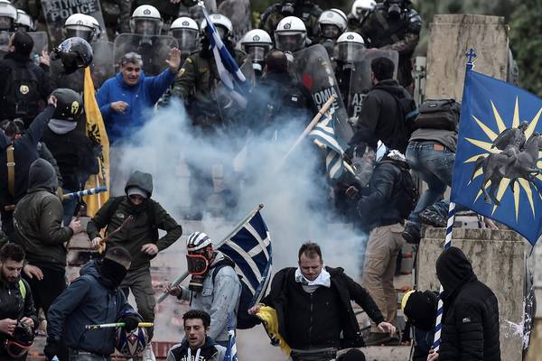 Tens of thousands rally in Athens against Macedonia name deal