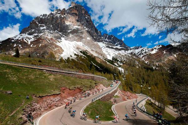 Dunbar impresses again as Carapaz closes in on Giro d’Italia victory