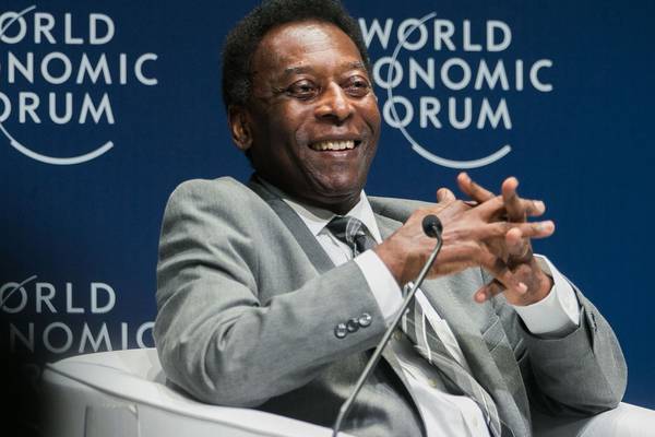 Pelé recovering in hospital following removal of tumour