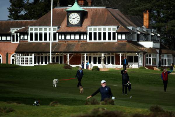 Golfers can play on if precautions are taken, says England Golf