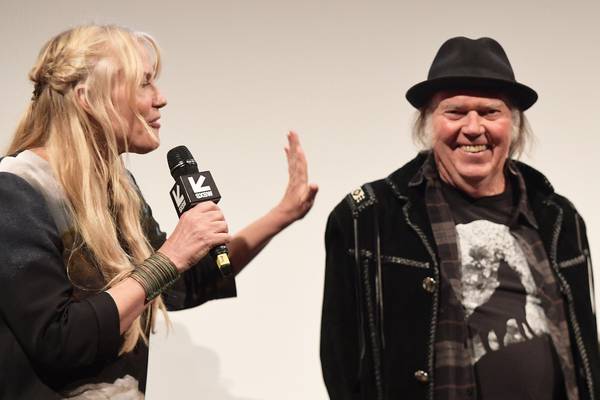 Neil Young and Daryl Hannah reported to have married
