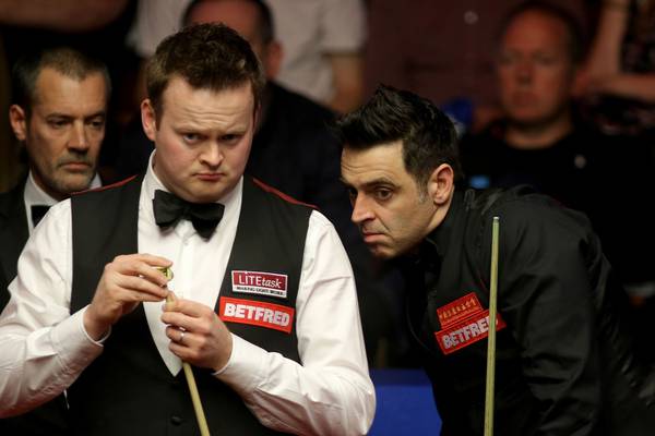 Ronnie lets snooker do the talking but Shaun Murphy trickshot steals the show